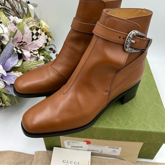 Men’s Gucci, leather ankle boots size 9, made in Italy main image 5